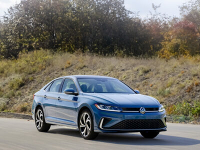 Volkswagen Jetta 2024 vs 2025: ¡Comparativa completa y rendimiento actualizado!